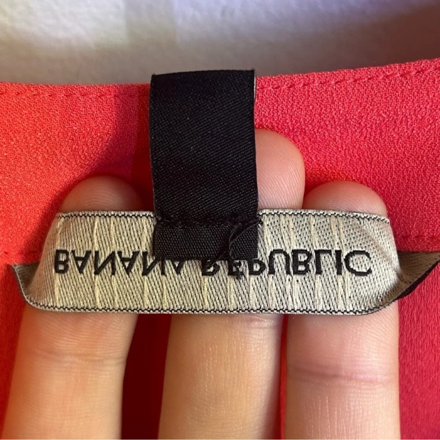 Banana Republic Coral Elegant V Neck Sleeveless Blouse Size XL image indicator(7)