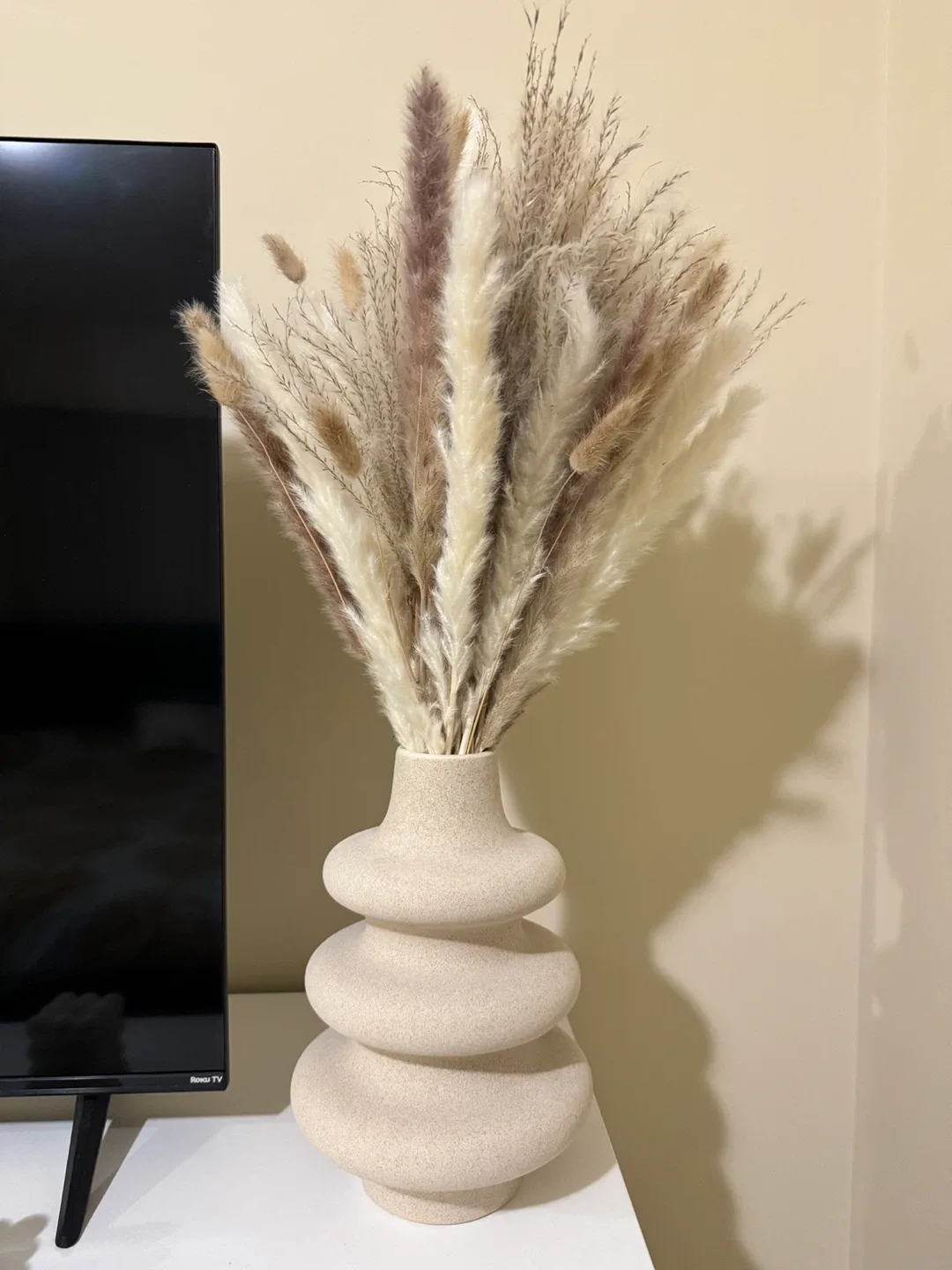 Sand-coloured Decorative Vase with dried flowers
