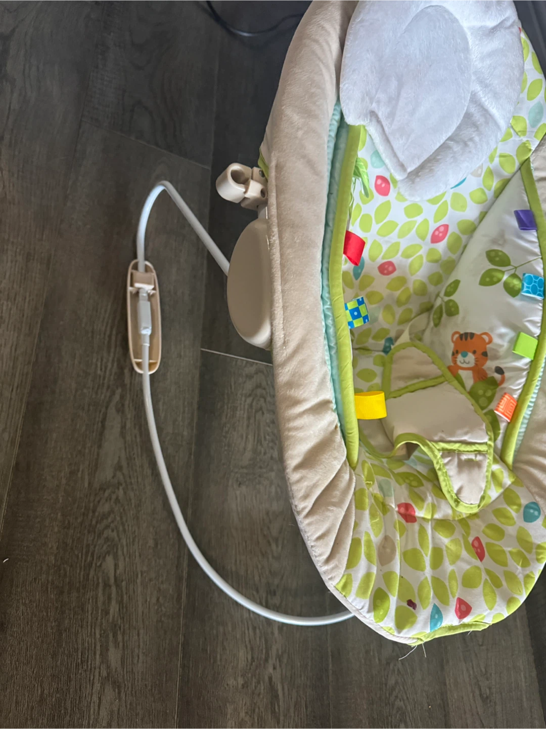 Baby Bouncer with Leaf Pattern