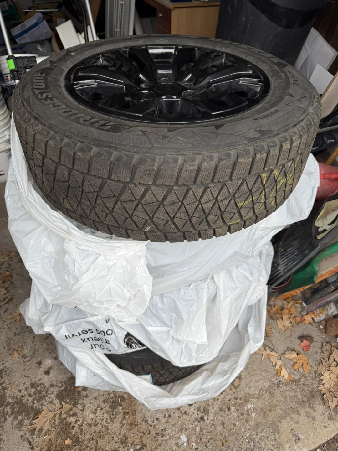 Set of 4 Bridgestone Blizzak 235/65R18 Winter Tire on GMC Rim - photo 2