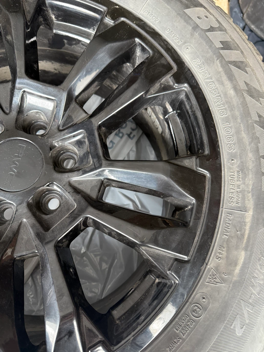 Set of 4 Bridgestone Blizzak 235/65R18 Winter Tire on GMC Rim - photo 3