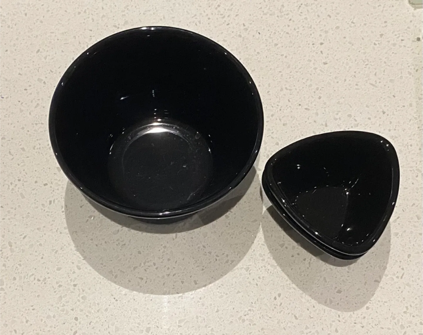 Assorted bowls - 8 Serving Dishes image indicator(2)