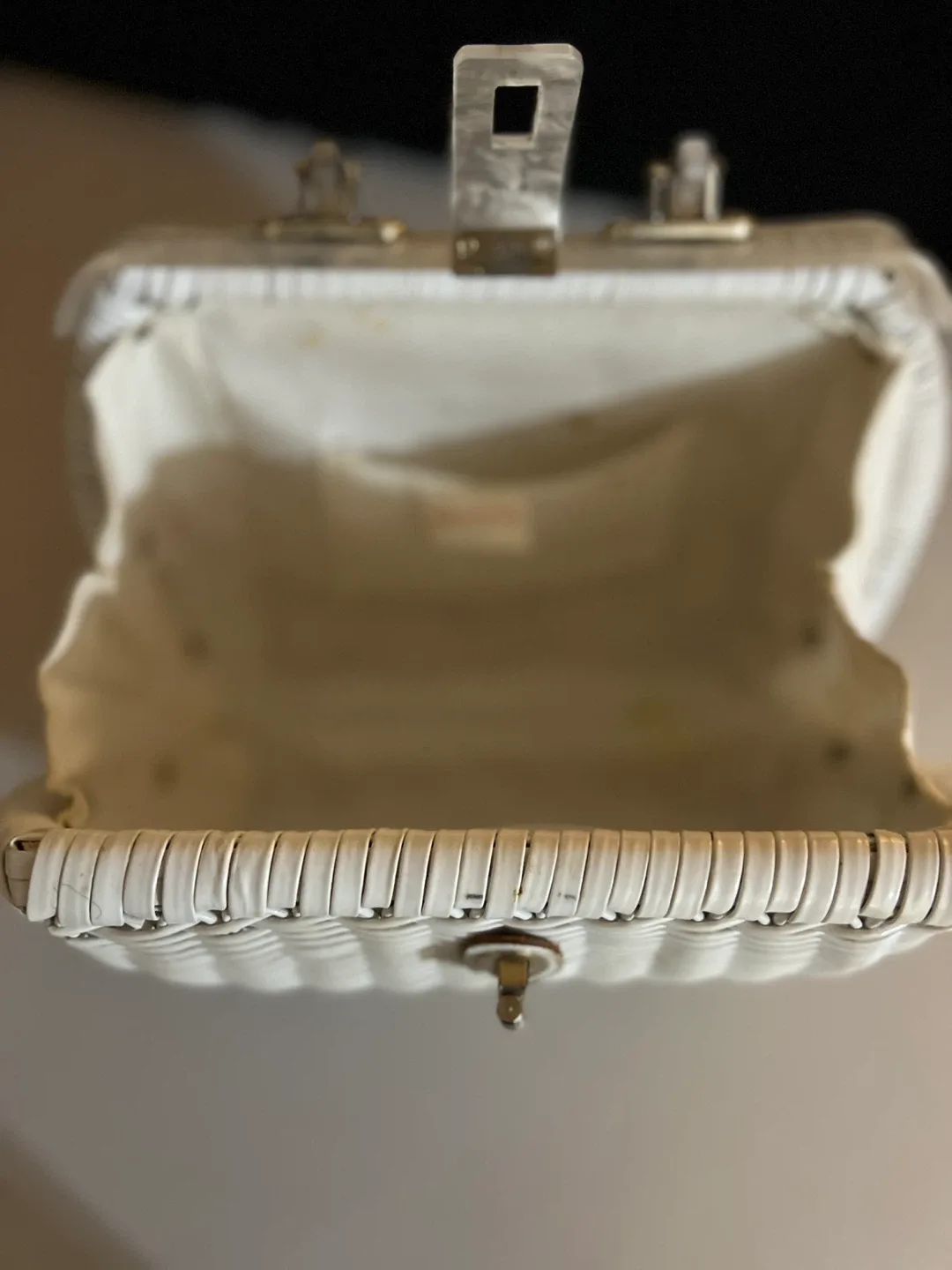 White Basket Purse image indicator(4)