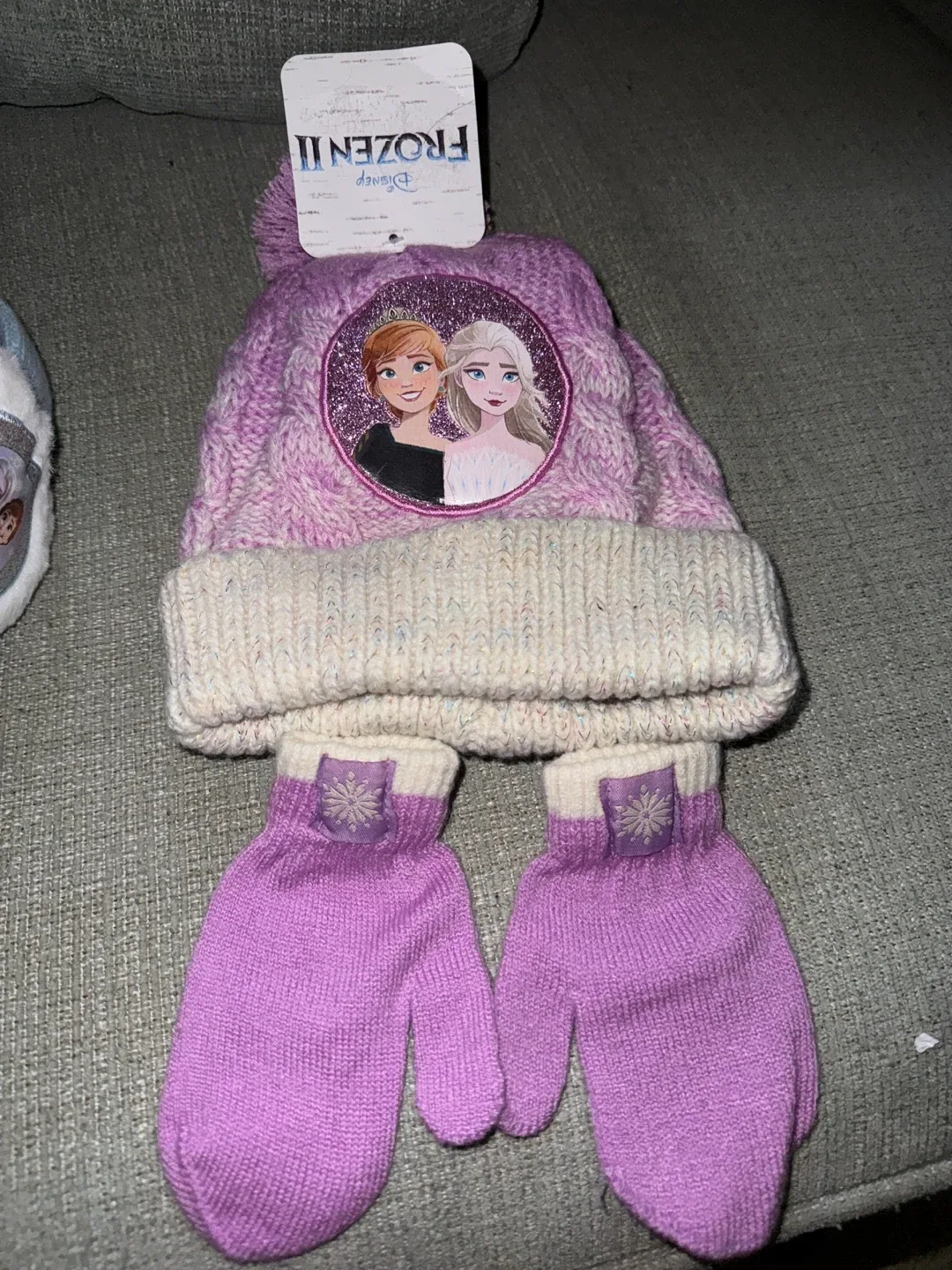 #cleanout Disney Frozen II Hat and Mitten Set - New with Tags!
