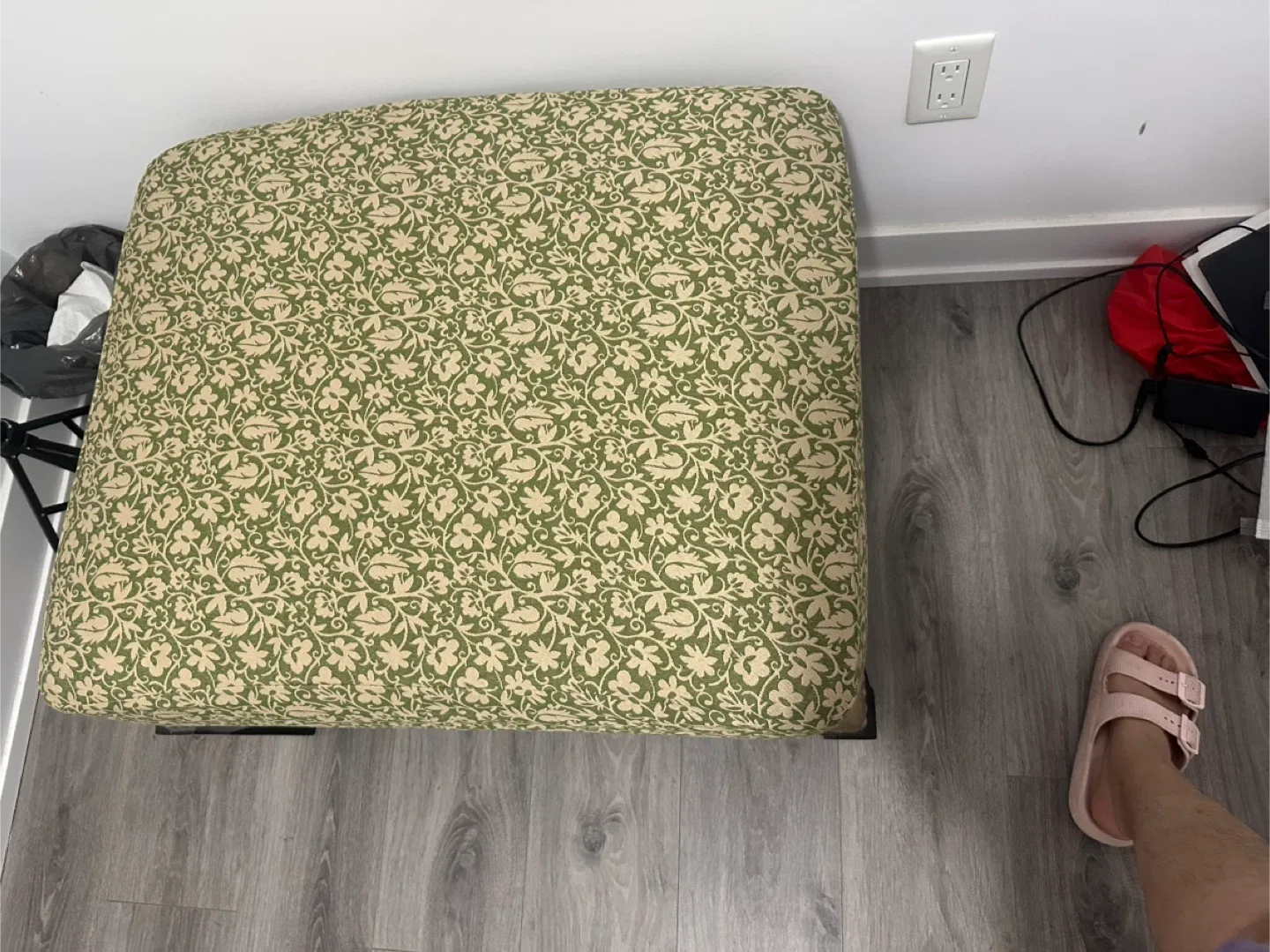 Living Room Furniture Set - Sofa, Chair, Ottoman, Table image indicator(3)