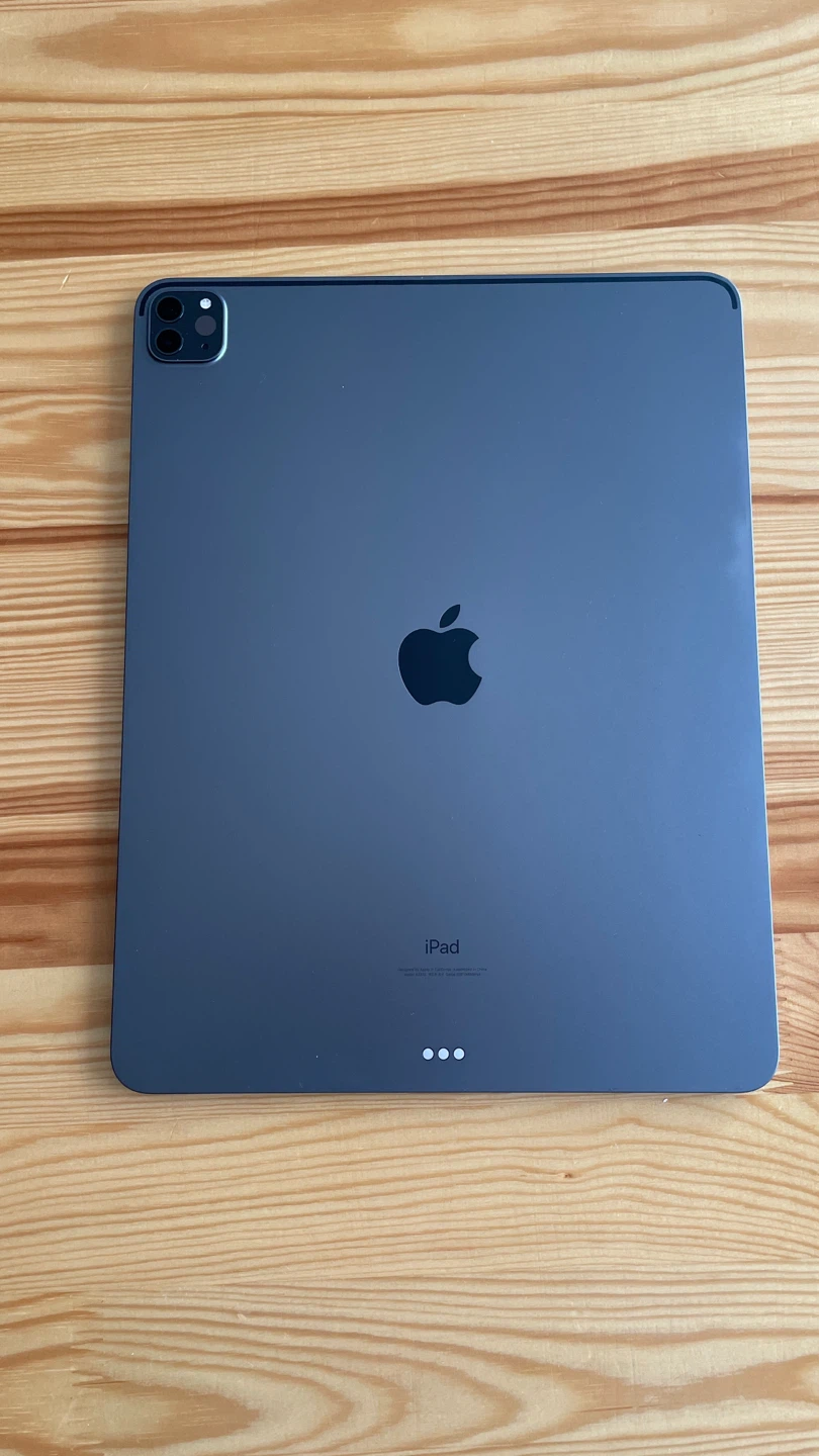 iPad Pro 12.9” 5th Gen + Apple Pencil — Excellent Condition 🔥