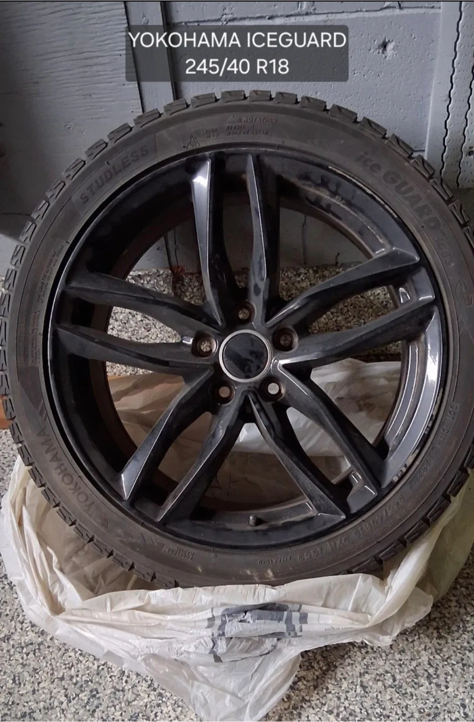 Yokohama IceGuard 245/40 R18 Tire