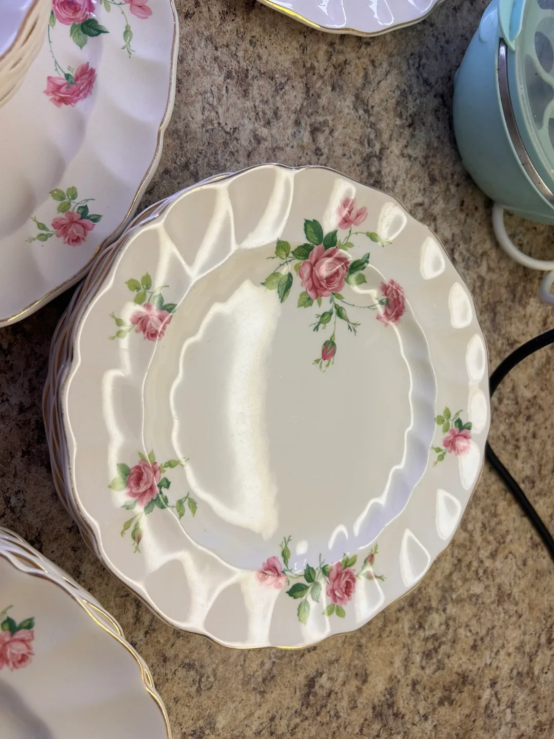 Vintage Floral Dinnerware Set image indicator(3)