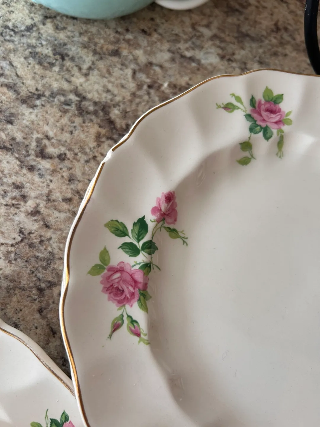 Vintage Floral Dinnerware Set image indicator(7)