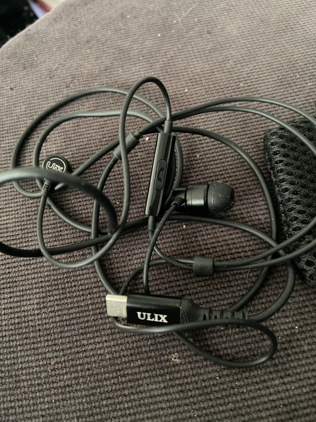 Ulix Black Wired Earbuds