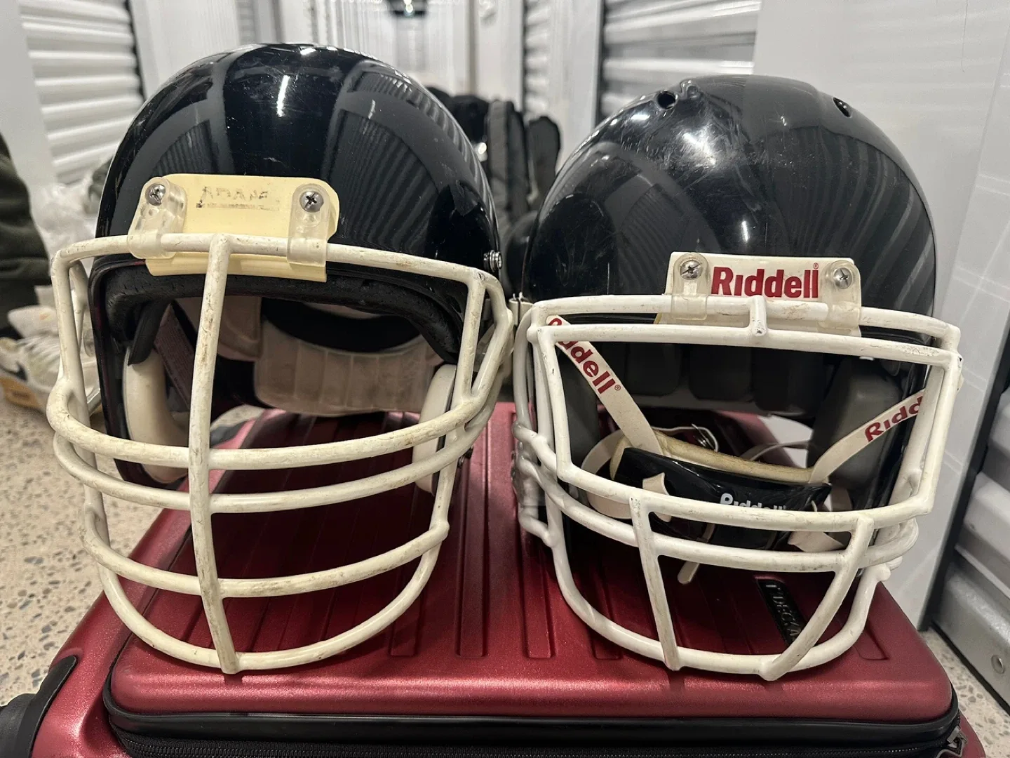 Riddell Black Football Helmet (XL) image indicator(5)