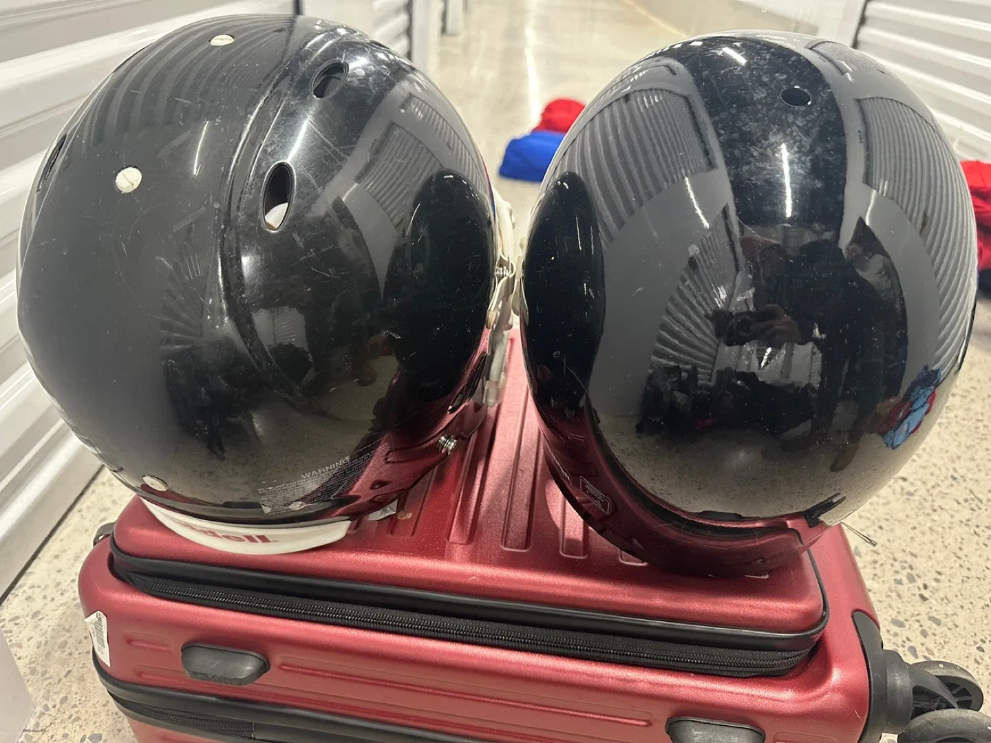 Riddell Black Football Helmet (XL) image indicator(2)