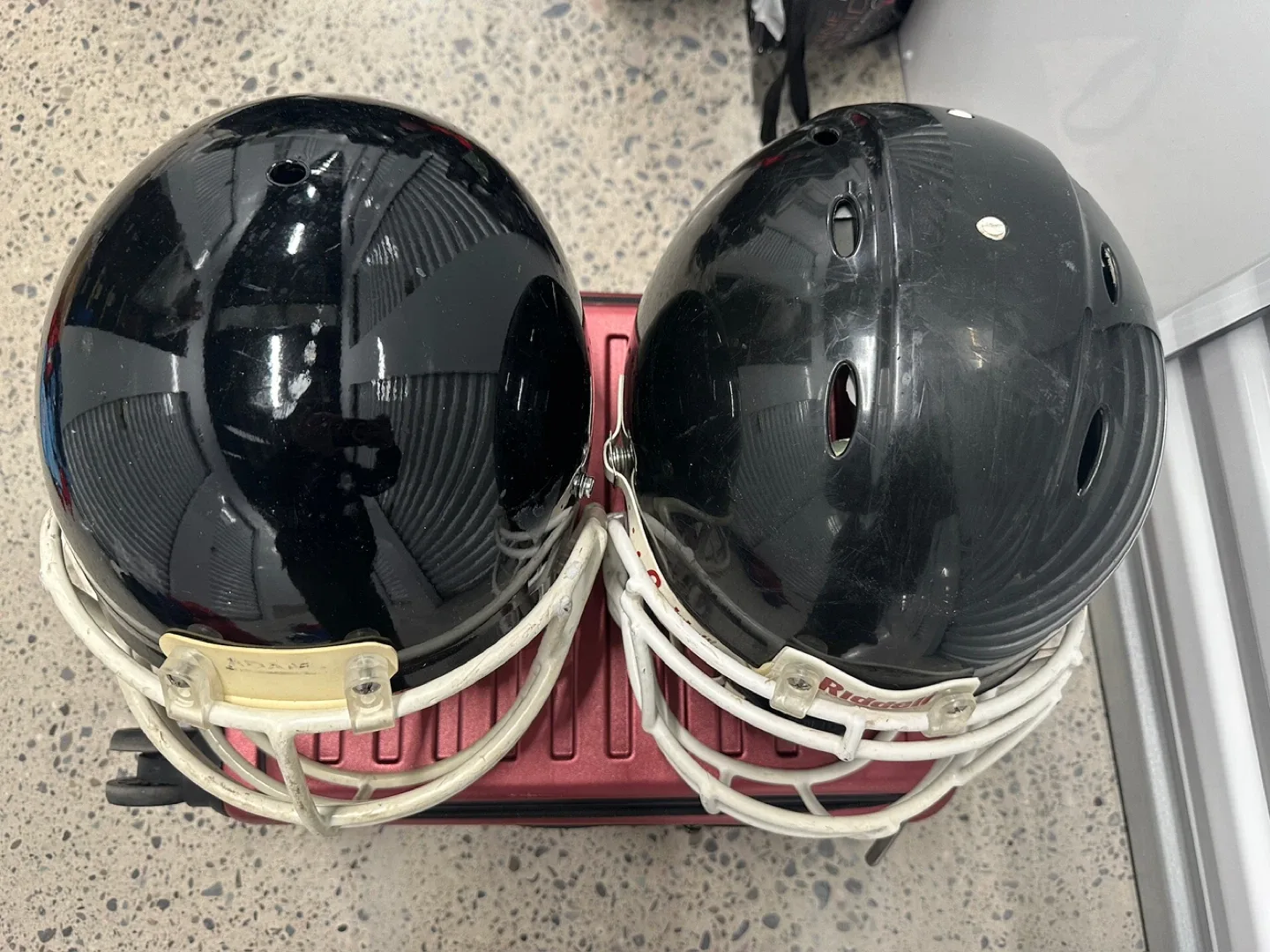 Riddell Black Football Helmet (XL) image indicator(3)