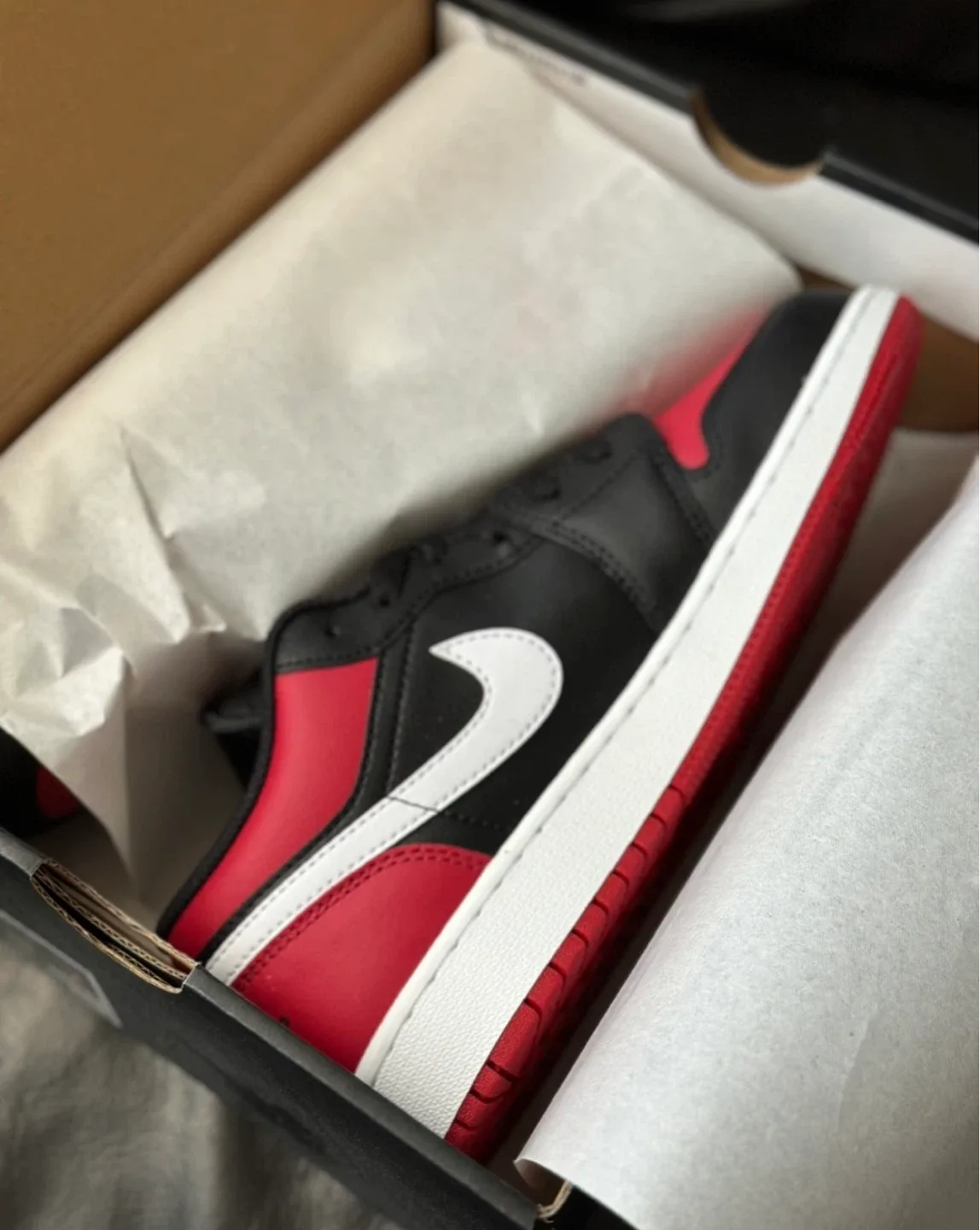 Nike Air Jordan 1 Low - Black/Red image indicator(4)