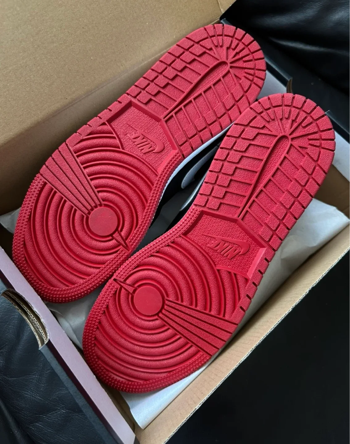 Nike Air Jordan 1 Low - Black/Red image indicator(5)