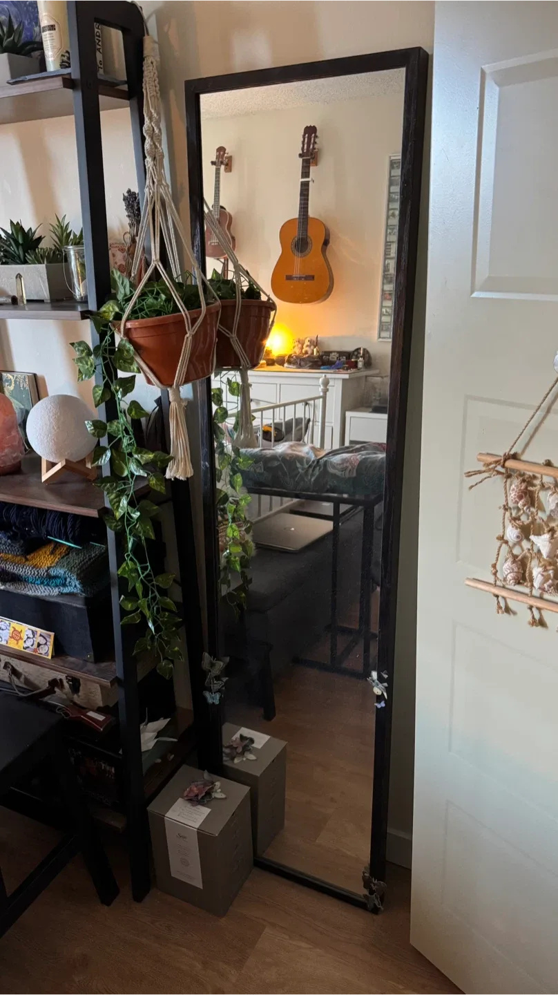 IKEA full-length mirror (black) image indicator(2)