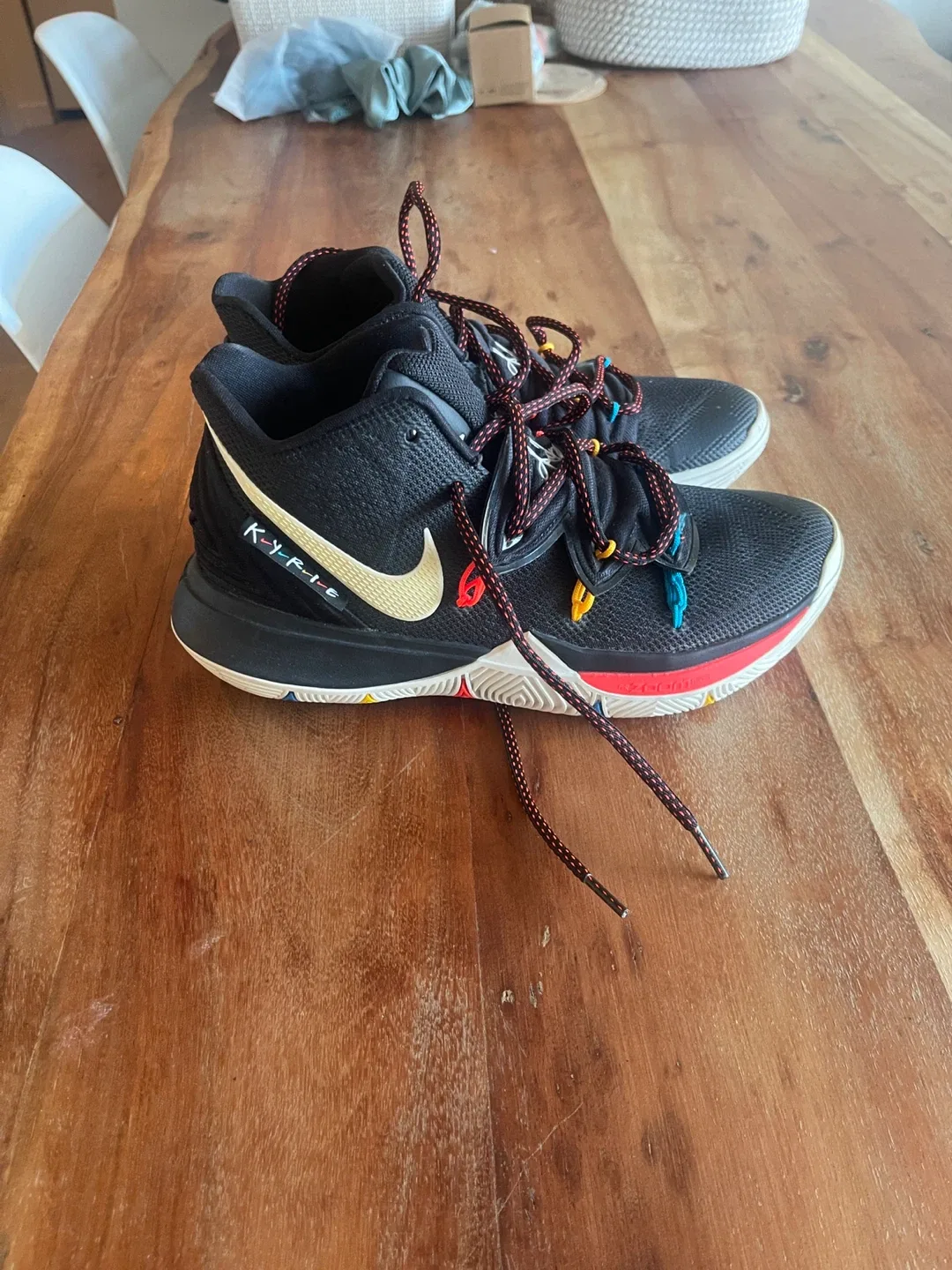 Nike Kyrie “Friends” - US 7.5 Excellent Condition