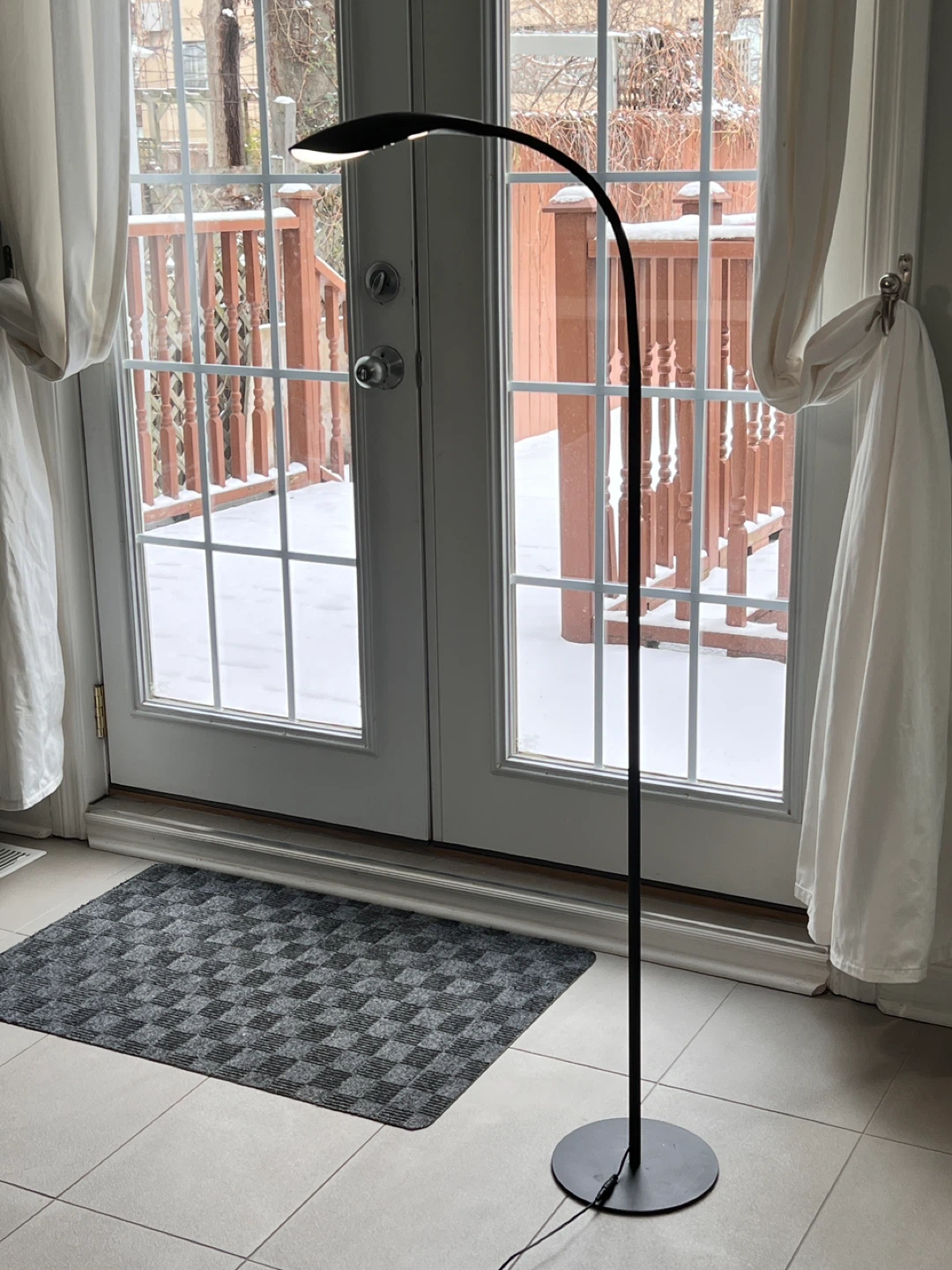 Modern Flexible LED Floor Lamp - Excellente Condition - $15