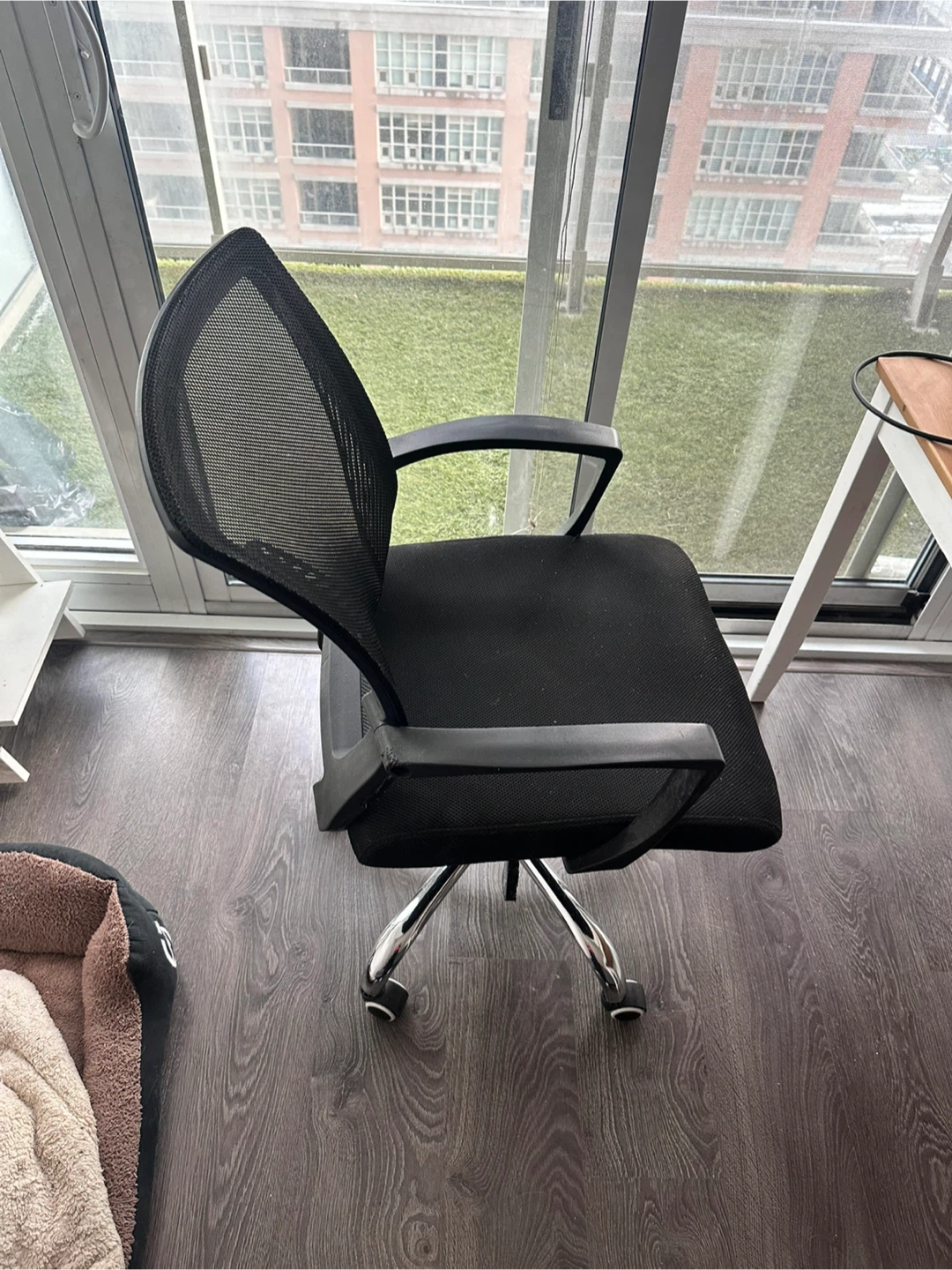 Black Mesh Office Chair - photo 2