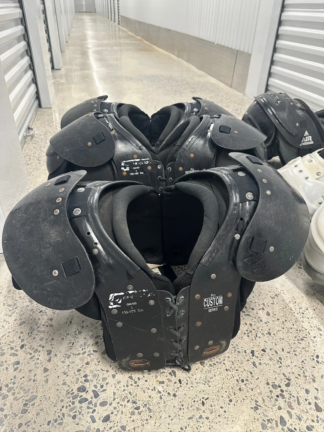 Football Shoulder Pads image indicator(2)