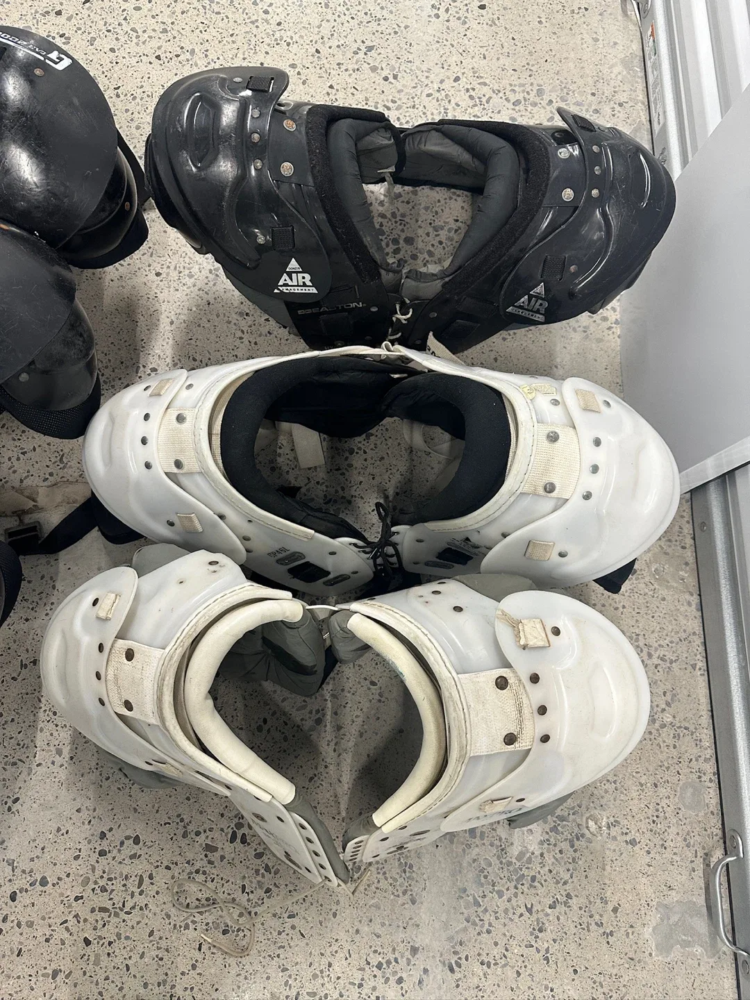 Football Shoulder Pads image indicator(5)