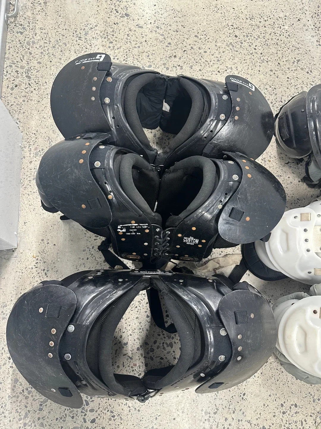 Football Shoulder Pads image indicator(4)