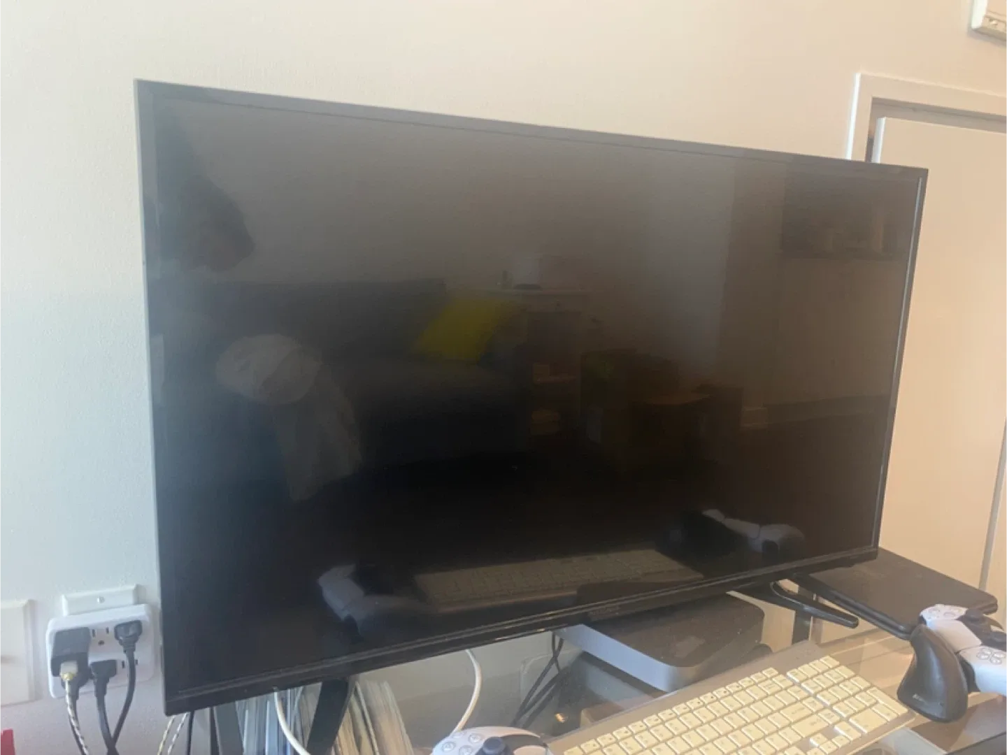 Insignia NS-39D420NA18 39" LED TV -non smart