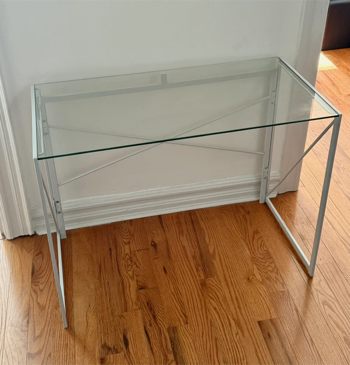 Glass Top Desk with White Metal Frame image indicator(2)