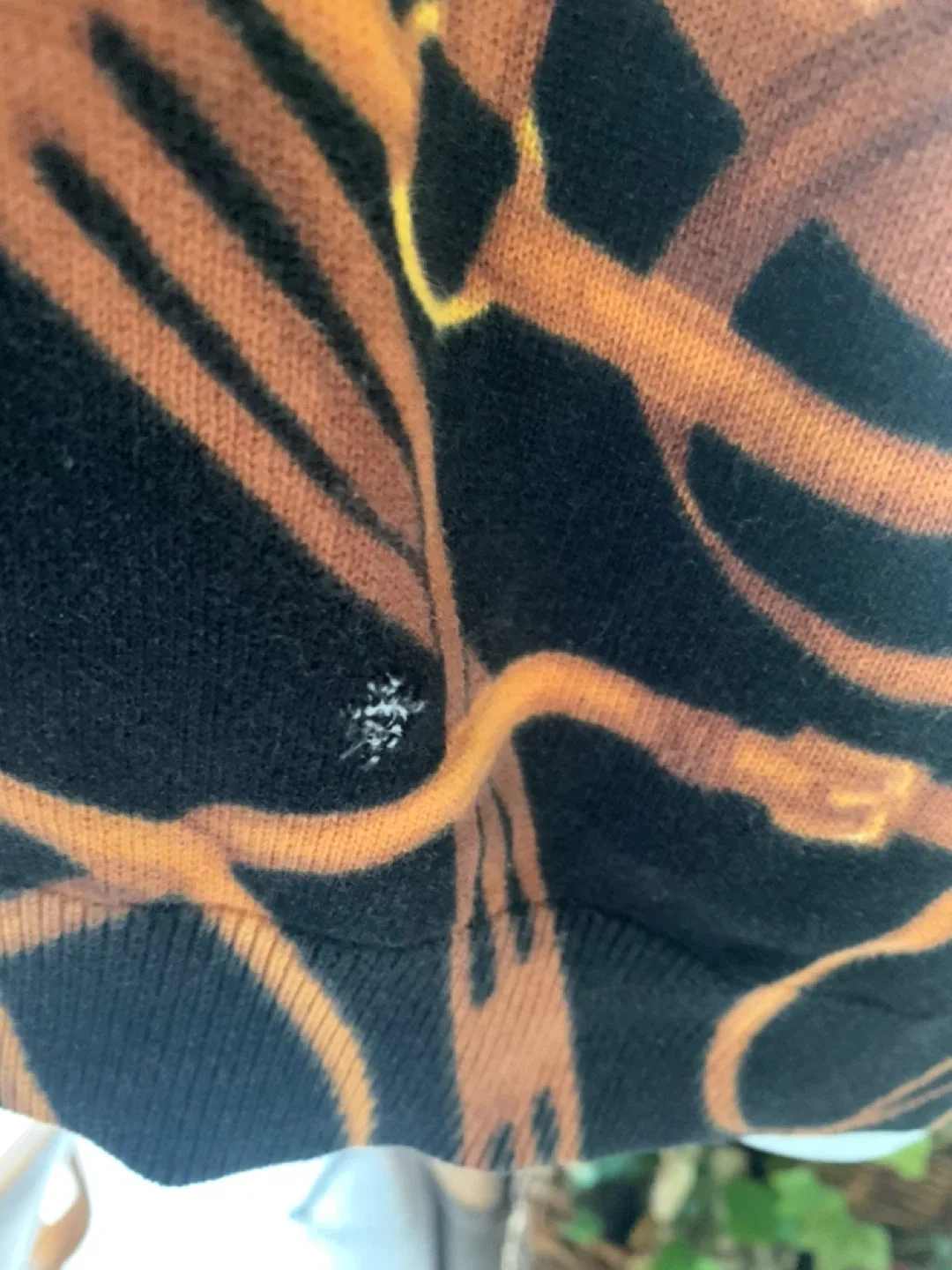 Ralph Lauren Black Patterned Turtleneck - Size L image indicator(4)