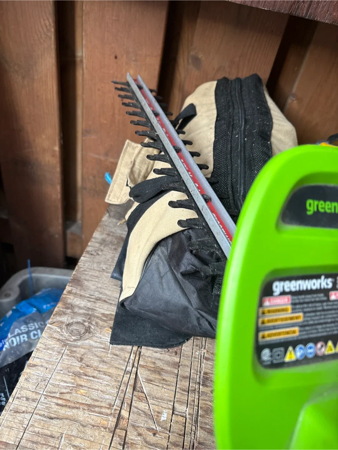 Greenworks Hedge Trimmer image indicator(2)