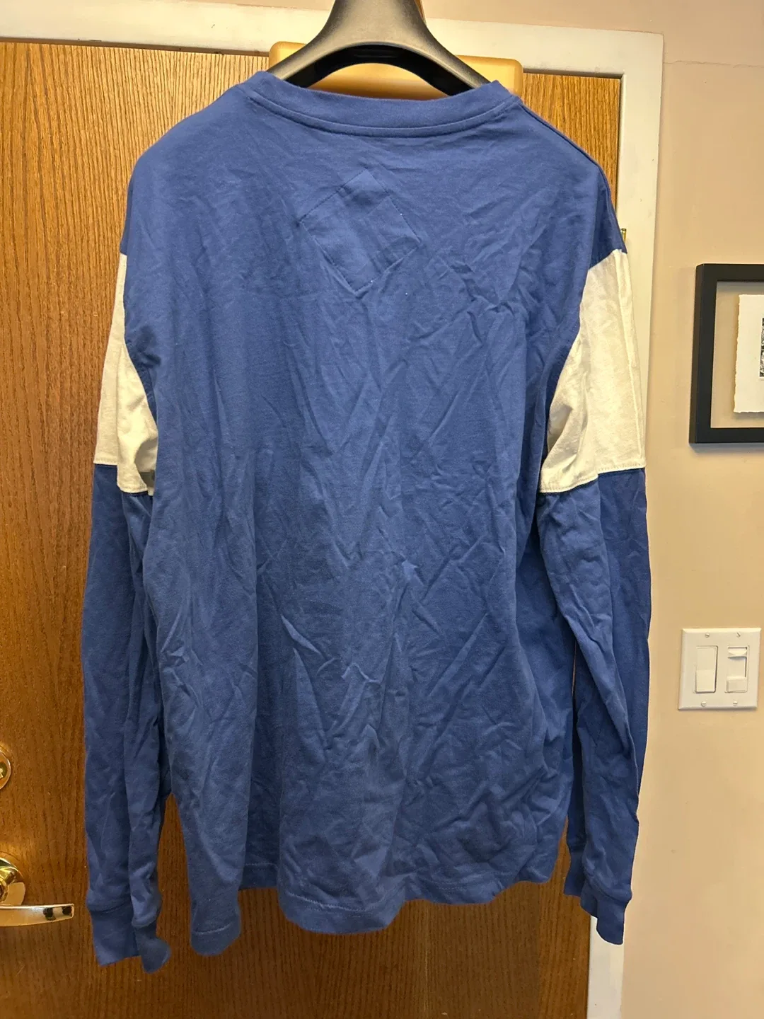 Maple Leafs Hockey Long Sleeve - Size L image indicator(2)