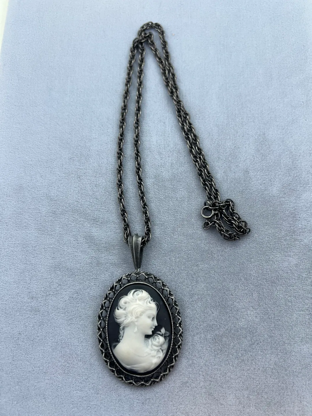 Vintage Style Cameo Necklace image indicator(5)
