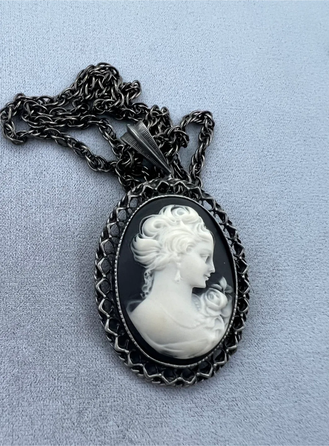Vintage Style Cameo Necklace image indicator(3)