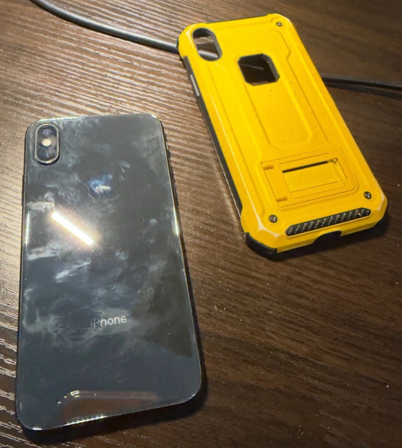 iPhone X 256GB + Yellow Case #Cleanout - photo 2