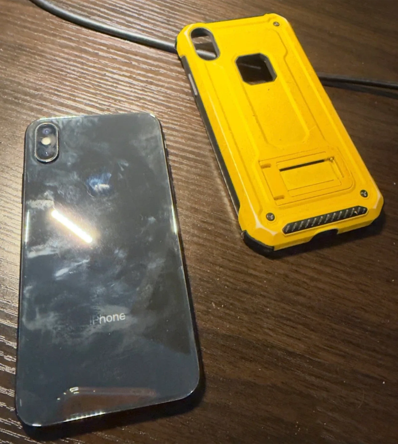 iPhone X 256GB + Yellow Case #Cleanout image indicator(2)