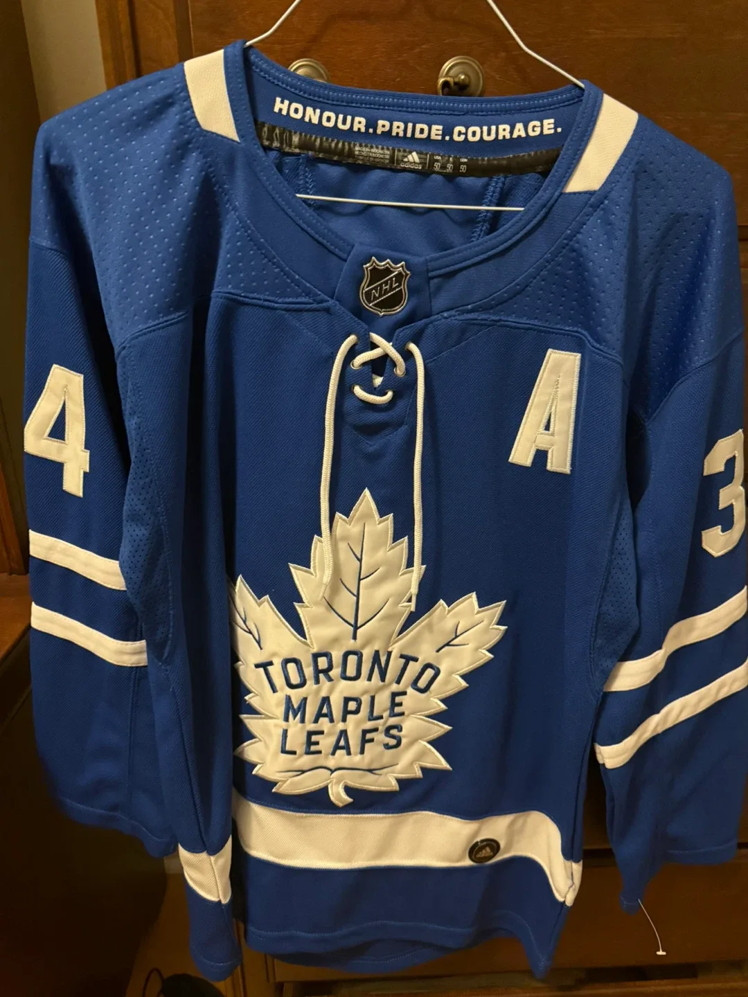 LOT OF 8 ITEMS*** TORONTO MAPLE LEAFS COLLECTION MEMORABILIA image indicator(3)