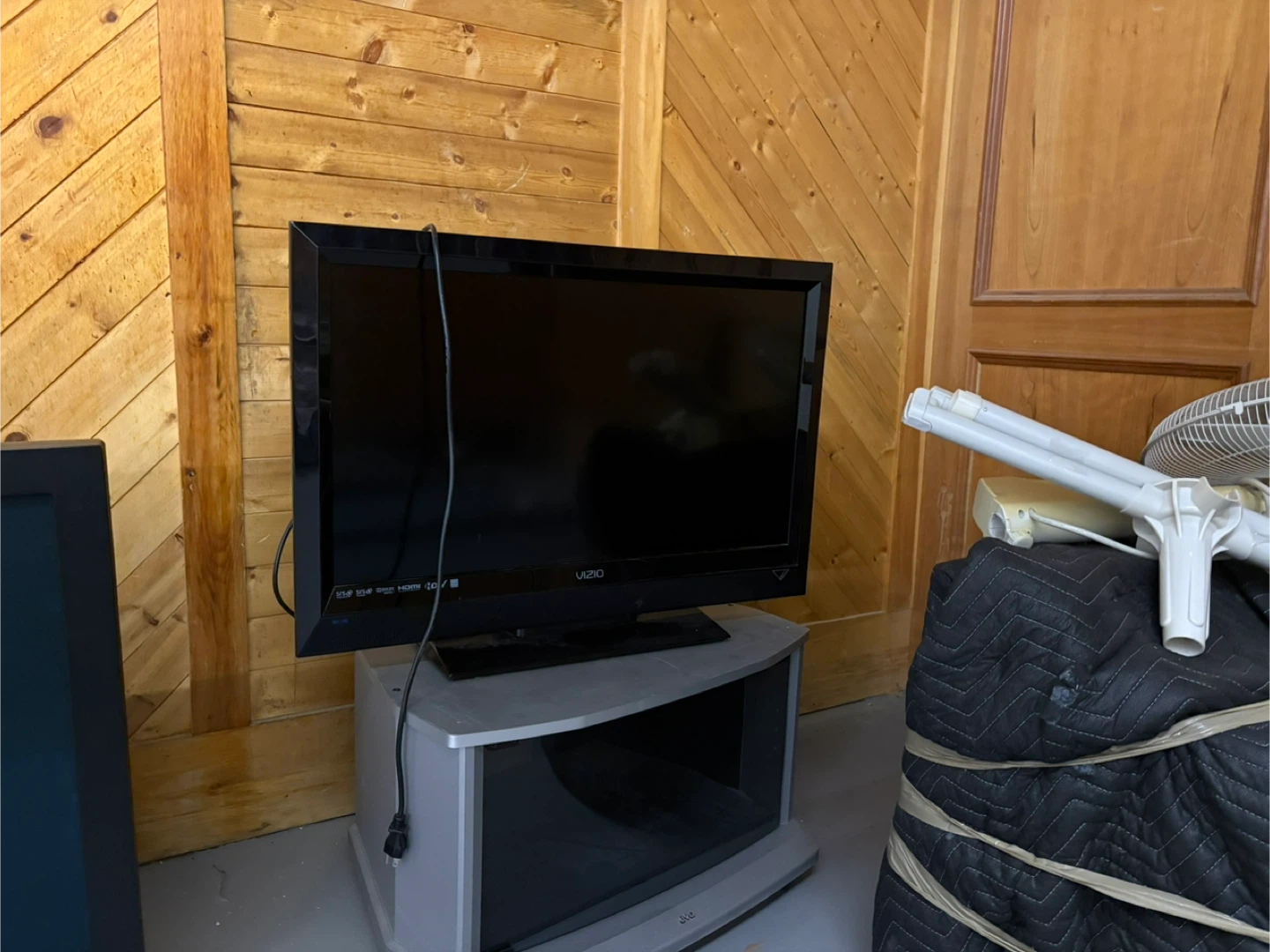 Panasonic TV & Vizio TV - photo 2