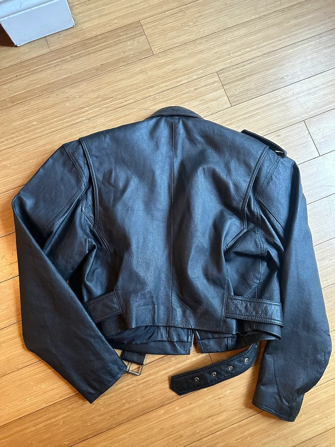 AUTHENTIC BLACK LEATHER VINTAGE BIKE JACKET WOMEN SIZE MEDIUM image indicator(5)