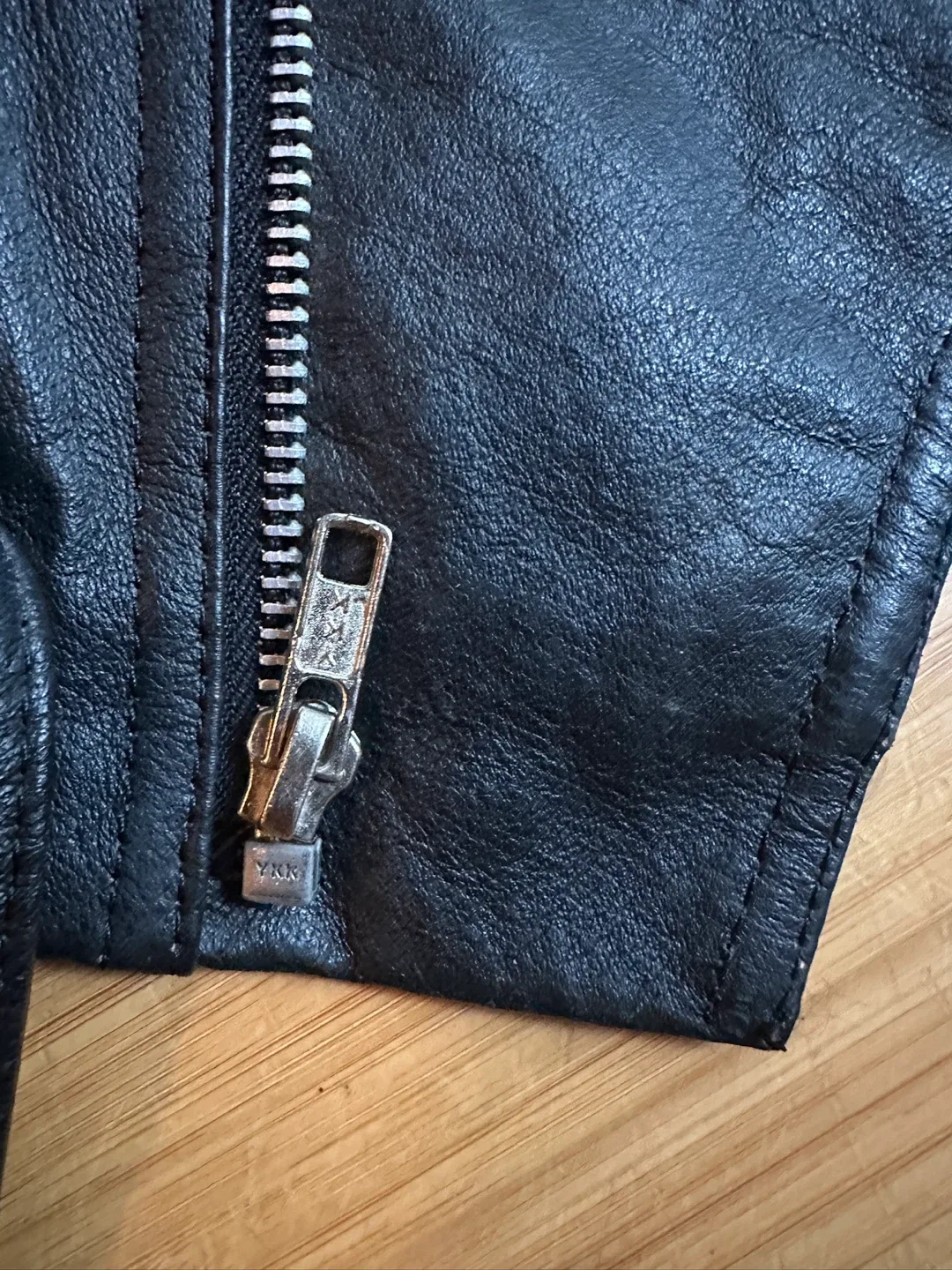 AUTHENTIC BLACK LEATHER VINTAGE BIKE JACKET WOMEN SIZE MEDIUM image indicator(3)