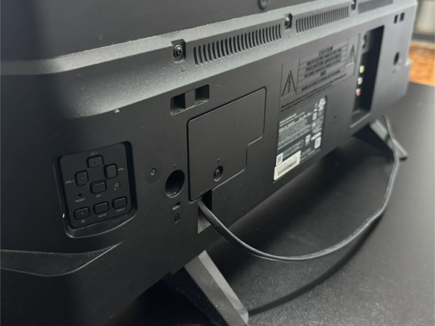 Sanyo FW32R18FC 32" Roku TV - photo 5