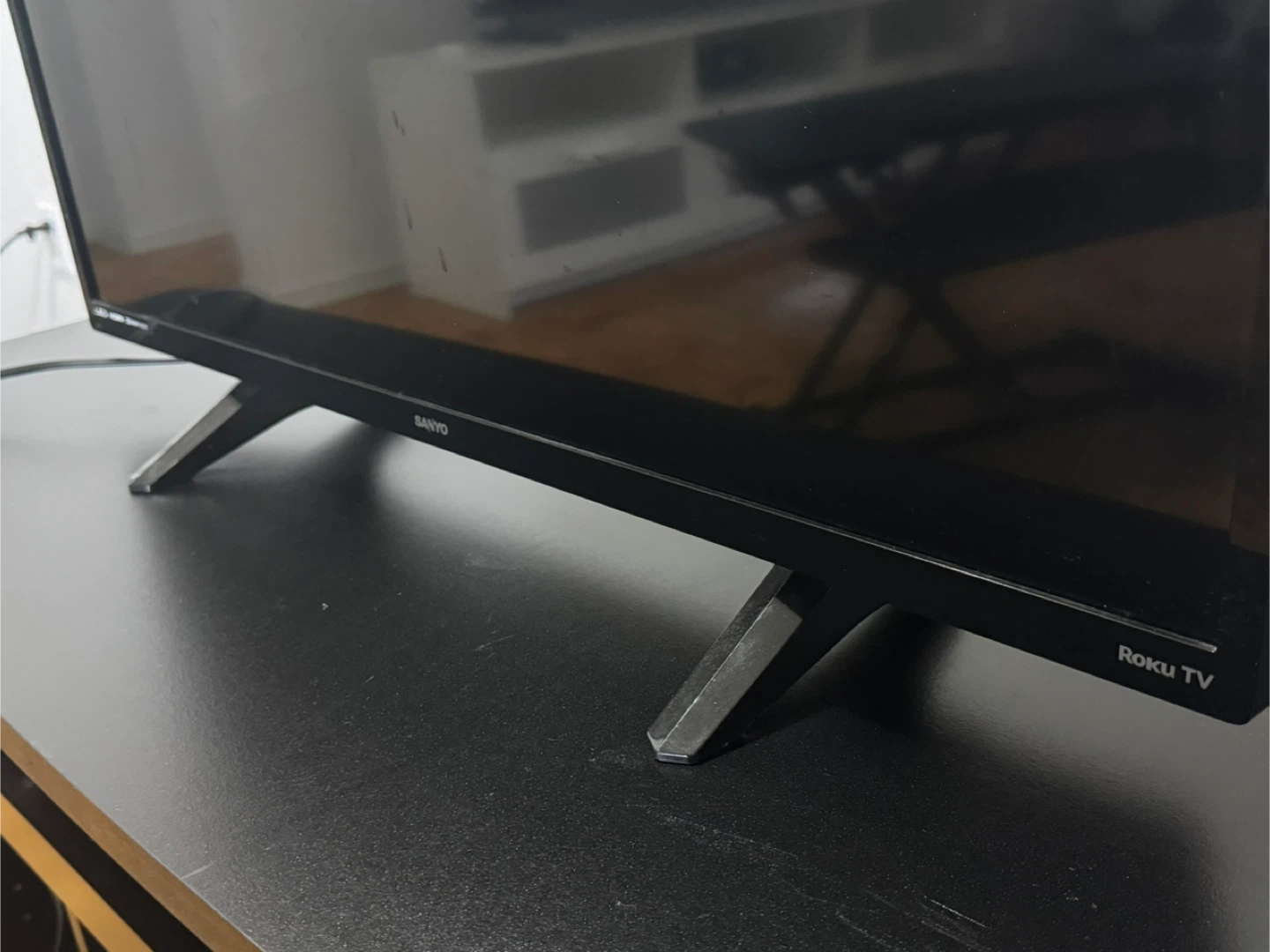 Sanyo FW32R18FC 32" Roku TV - photo 3