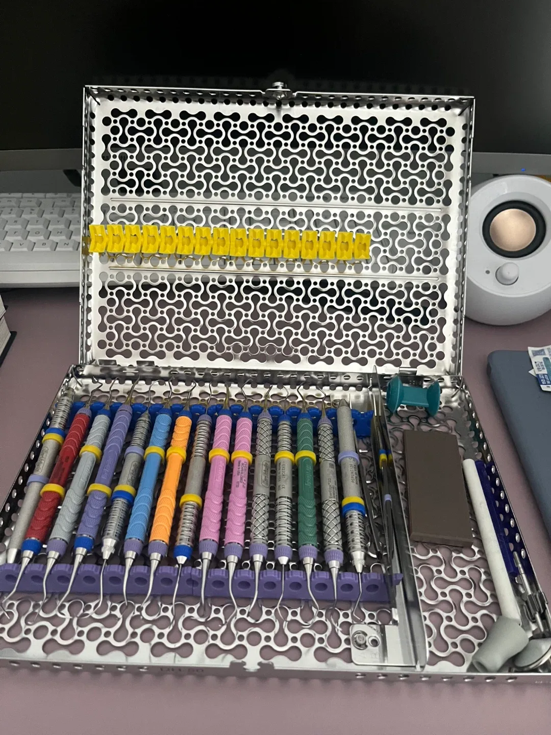 Hu-Friedy Dental Instrument Kit image indicator(3)