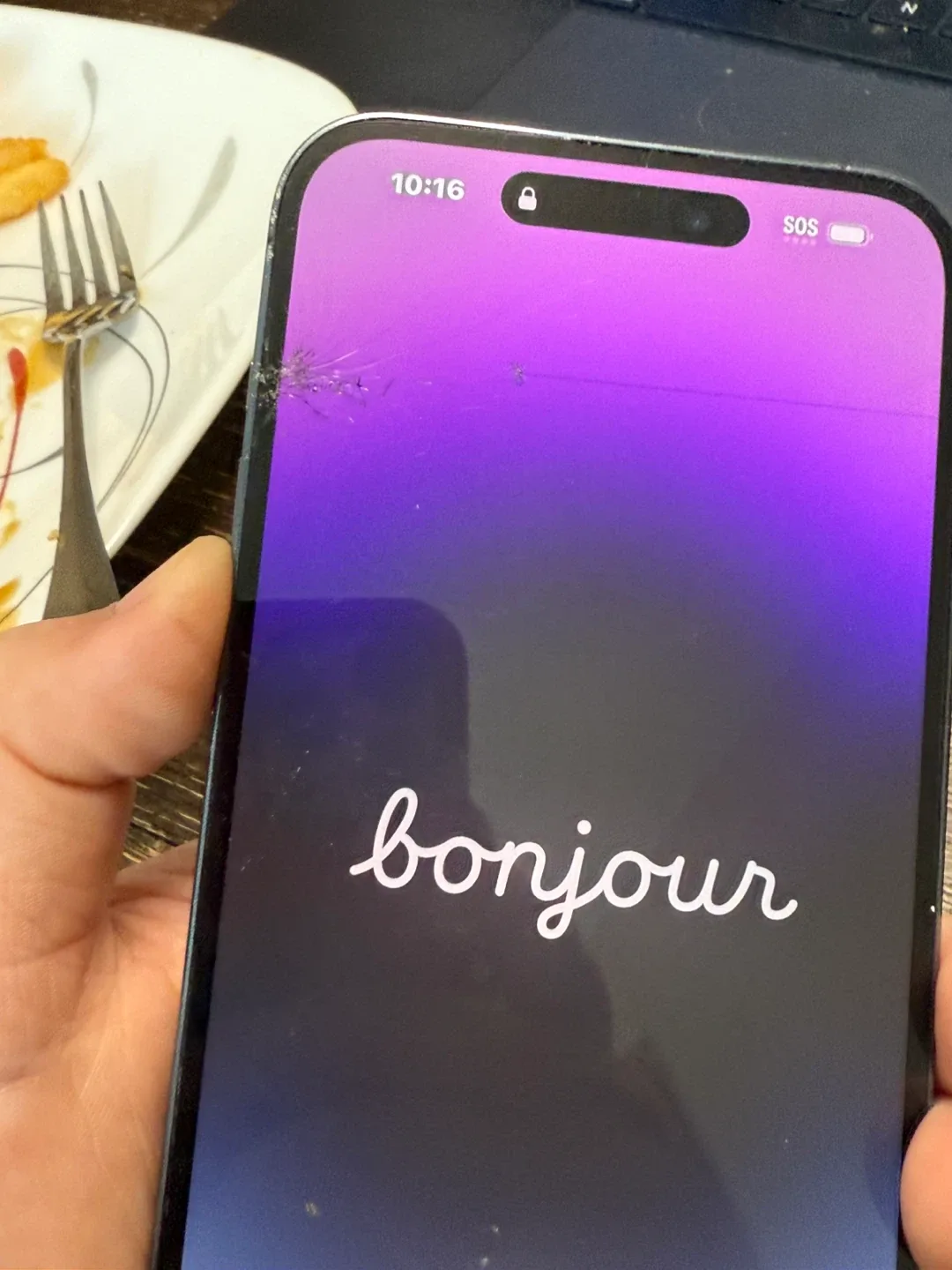 Cracked iPhone 14 Pro - Purple image indicator(2)