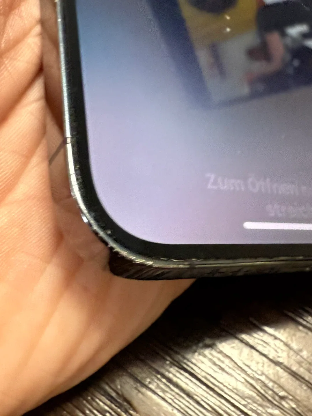 Cracked iPhone 14 Pro - Purple image indicator(4)