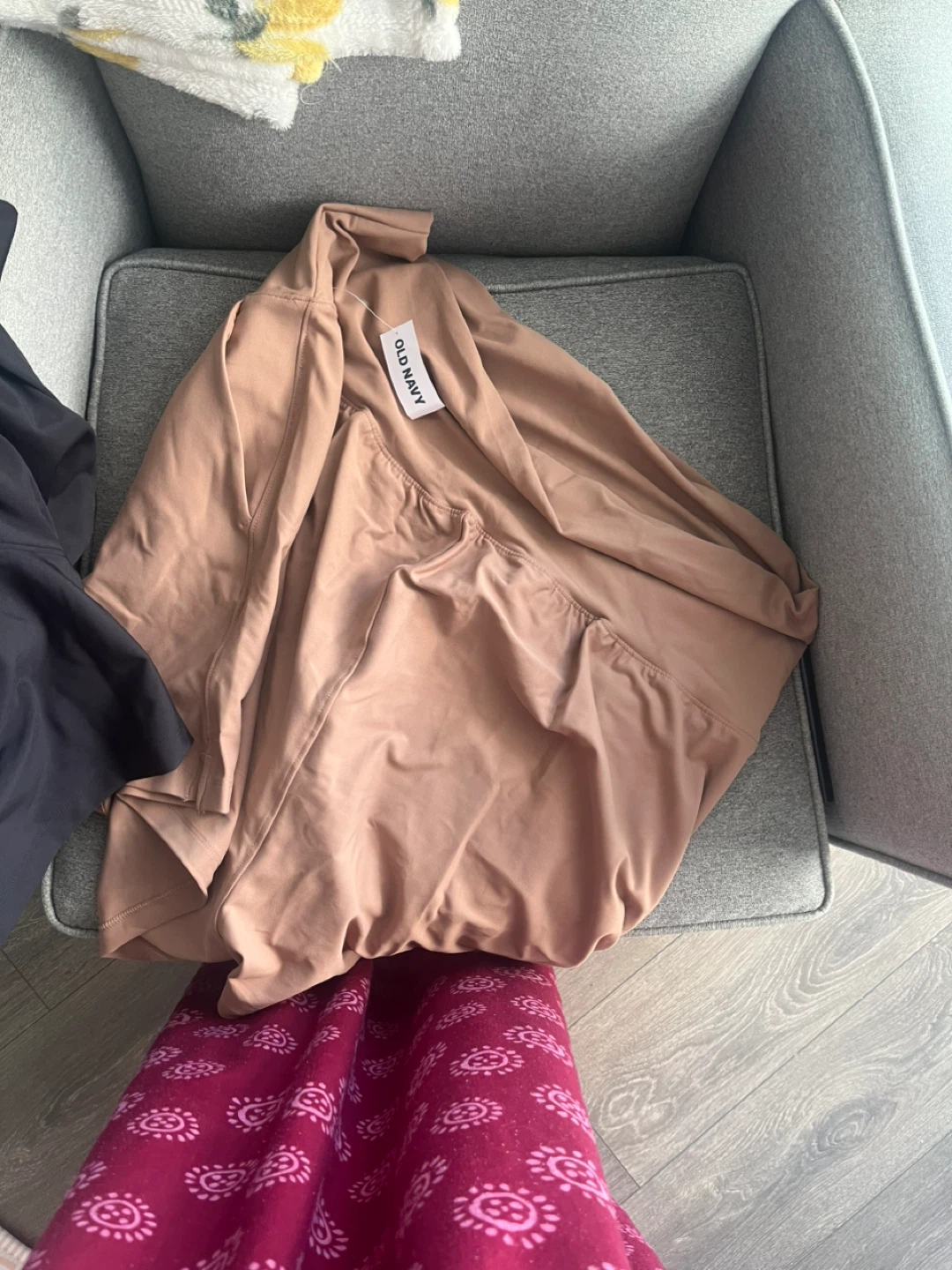 #Cleanout Unused - Old Navy Active Maternity Size L and XL - photo 4