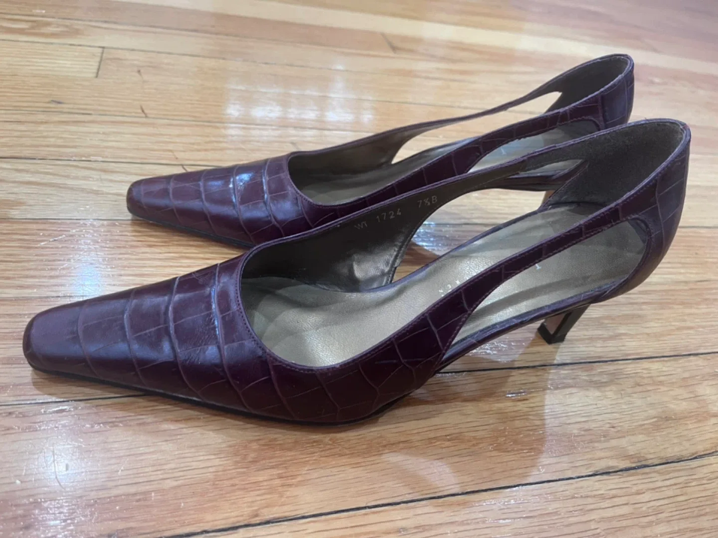 Lauren Ralph Lauren Burgundy Heels Size 7.5