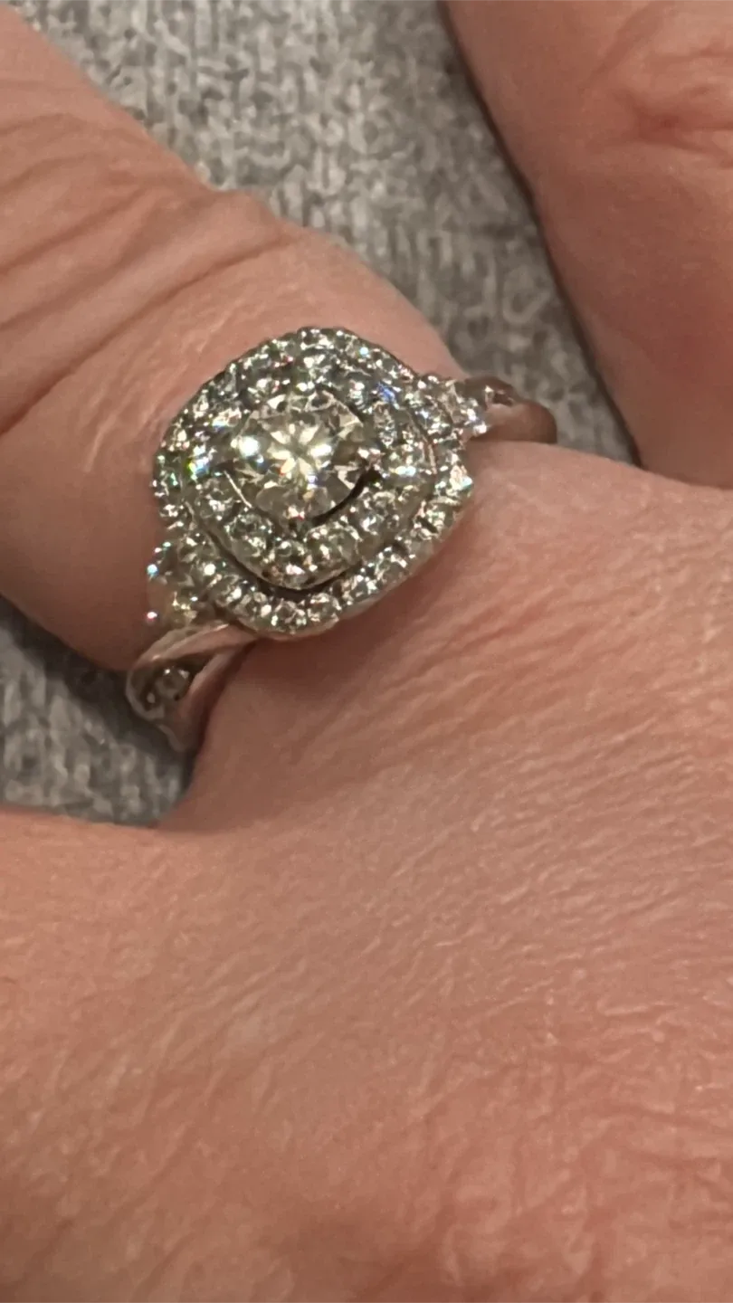 14k White Gold 1.25 CT Diamond Halo Engagement Ring image indicator(2)