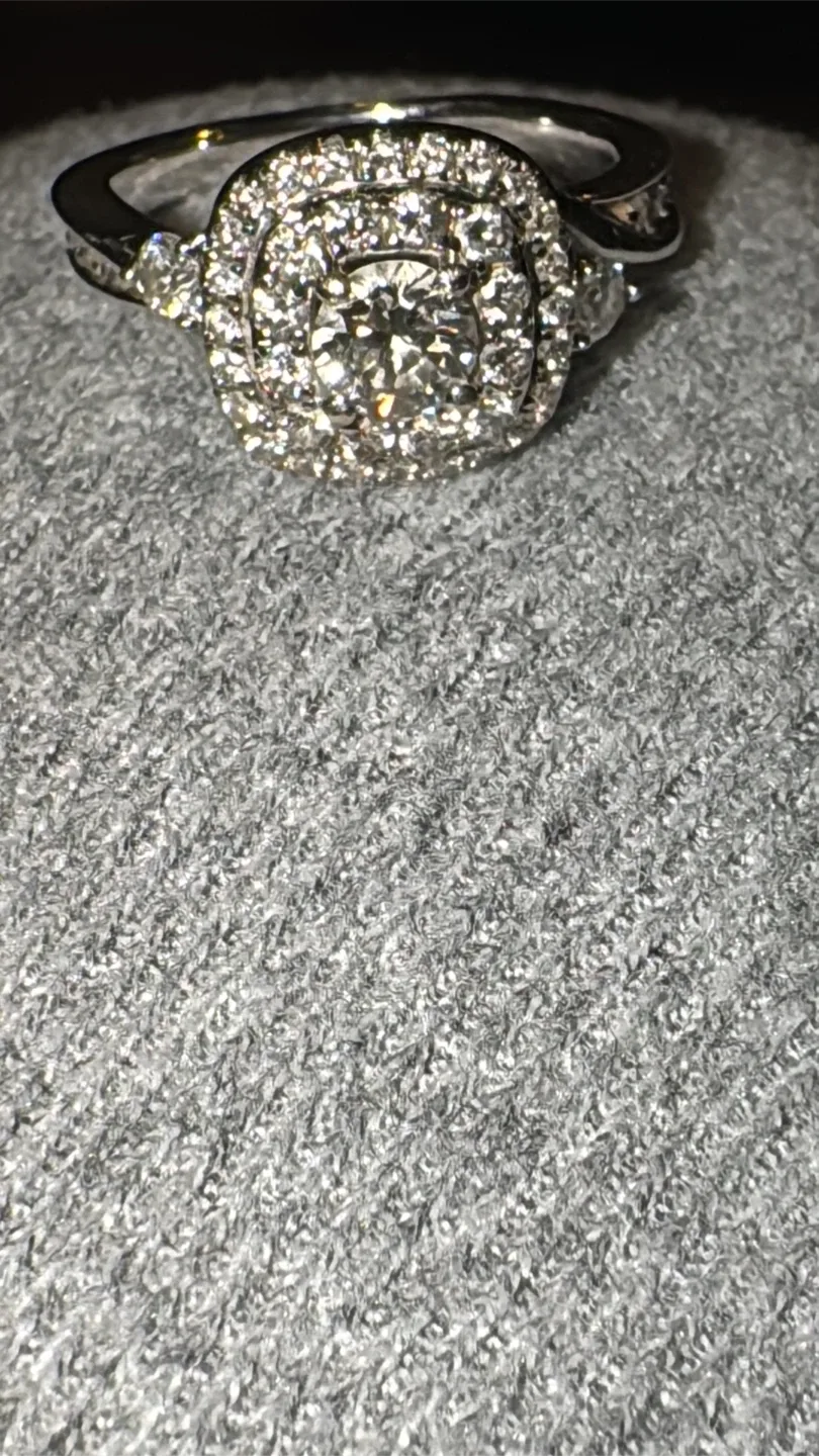 14k White Gold 1.25 CT Diamond Halo Engagement Ring image indicator(5)