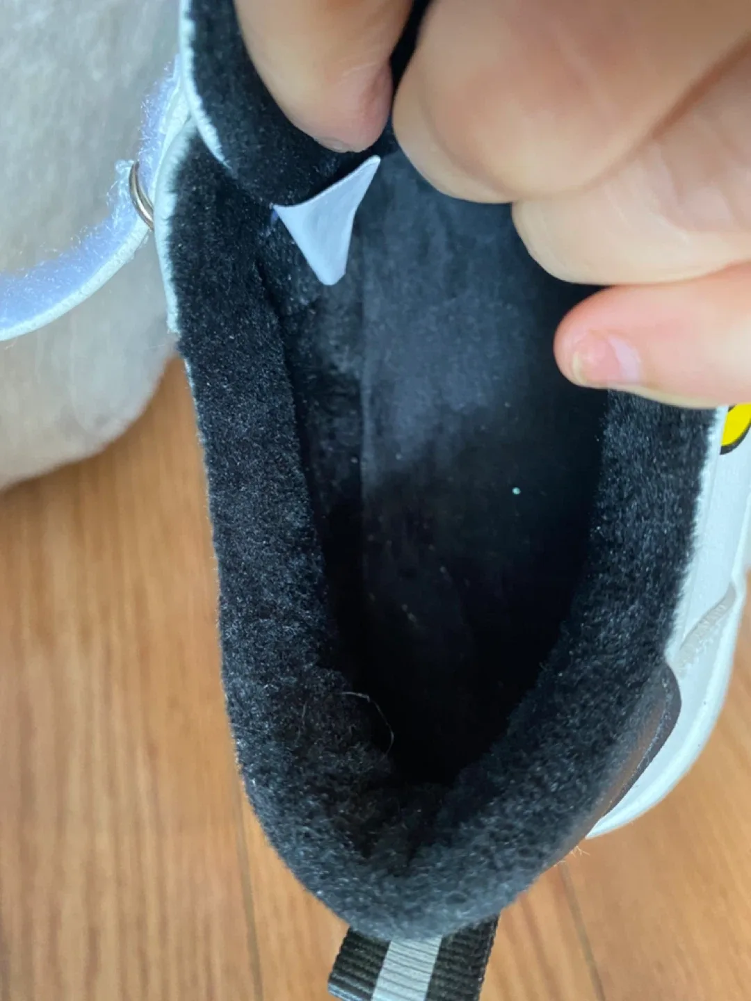 Brand New Kids Warm Shoes Furry Inside White Sneakers - Size 11 image indicator(5)