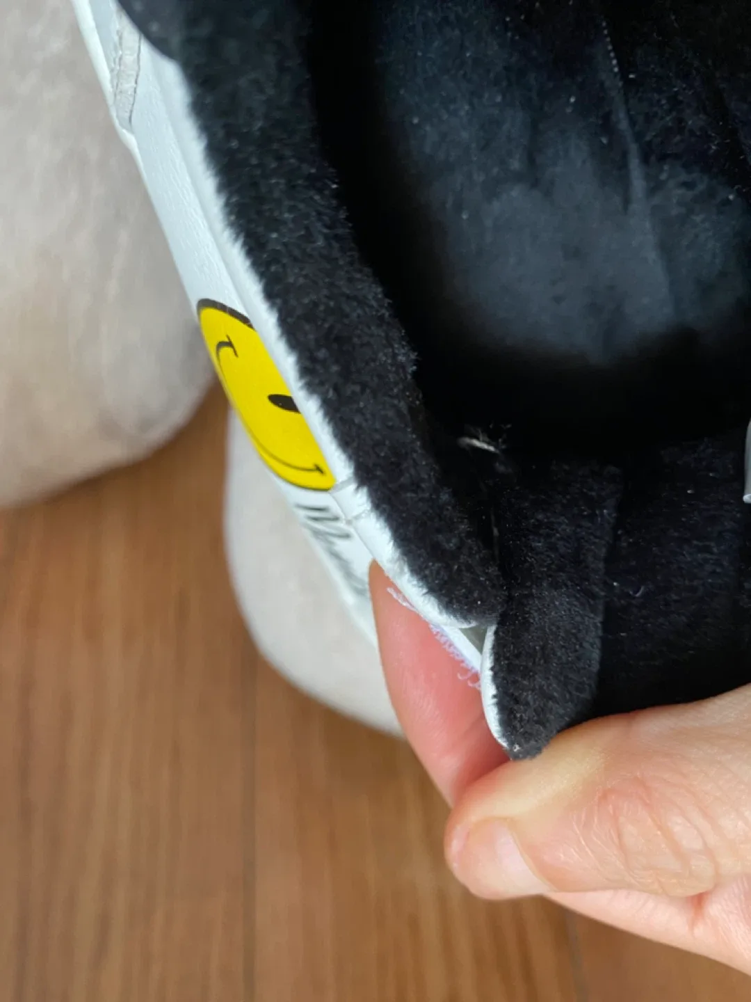 Brand New Kids Warm Shoes Furry Inside White Sneakers - Size 11 image indicator(6)